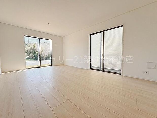 【LDK 17帖】お料理をしながらリビングを見渡せる人気の縦型LDK。