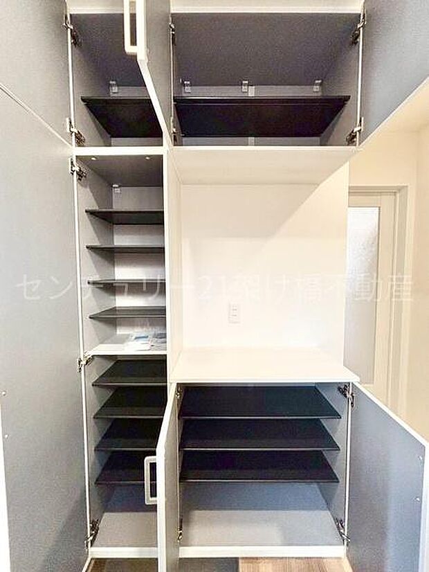 【シューズボックス】飾り棚つき♪トールサイズのシューズボックスで家族みんなの靴が収納可能です◎