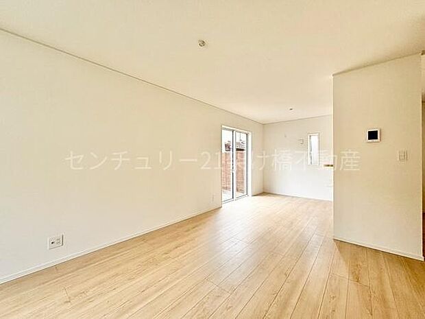 【ＬＤＫ　15.25帖】隣接するタタミコーナーと併せれば18.75帖の大空間◎