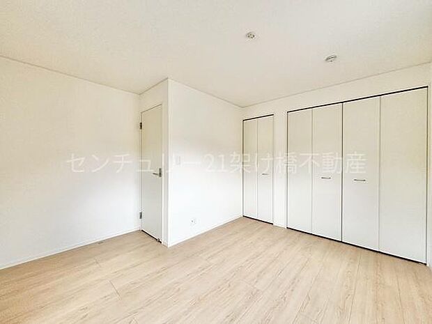 【洋室　7帖】広々とした洋室は主寝室にぴったりです♪