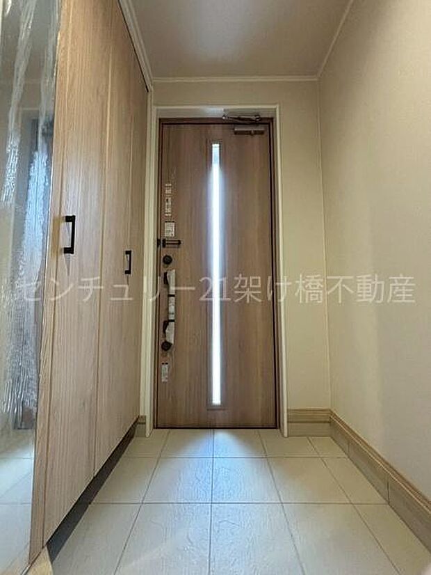 玄関には、シューズボックス・土間収納・玄関収納があり、靴だけでなくアウトドア用品なども収納可能◎