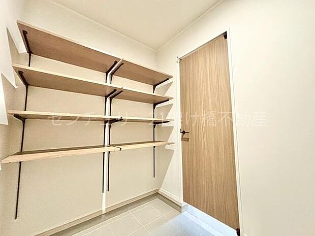 【玄関 土間収納】土汚れの気になるアウトドア用品や季節物の収納にも◎
