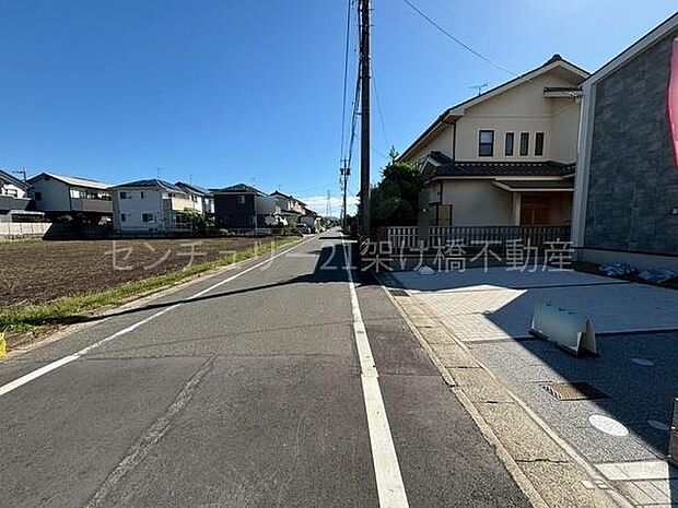 北側公道約6mあり、駐車も楽々◎