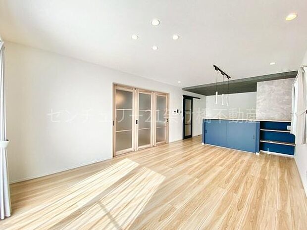 【ＬＤＫ　18帖】広々とした南向きのＬＤＫは明るく過ごしやすい家族の空間です♪