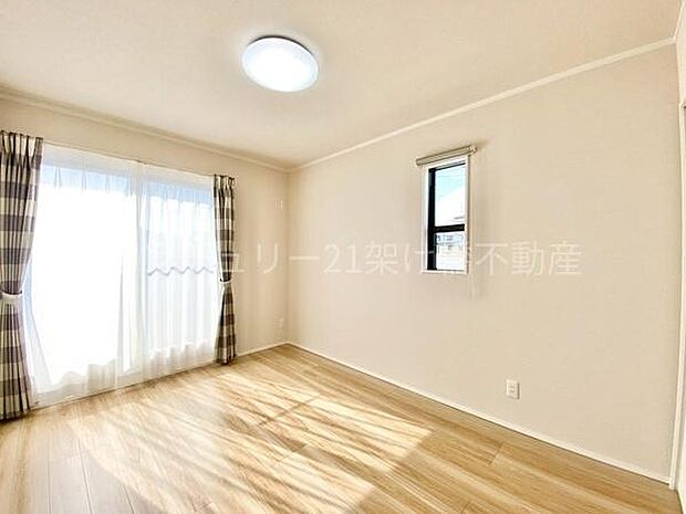 【西側洋室 6.5帖】2階全居室南向きで明るく過ごしやすい♪