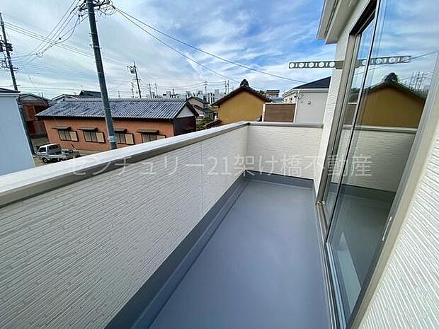 【南向きバルコニー】