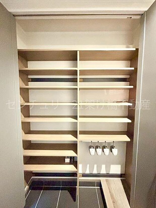 【シューズボックス】トールサイズで家族みんなの靴がしまえます♪