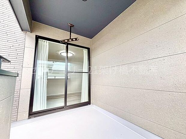 広々としたインナーバルコニーは、お洗濯だけでなく憩いの場としても◎