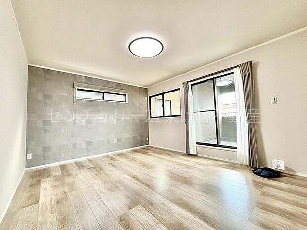 【2階 南洋室 10帖】バルコニーに面したひろ〜い洋室♪主寝室にぴったりです◎