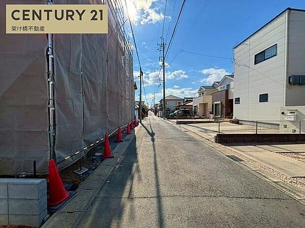 南側公道約4m西側公道約4.3m