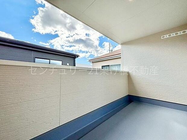 【インナーバルコニー】南向き!奥行きがあり広々としているので、お洗濯だけでなく憩いの空間にも◎