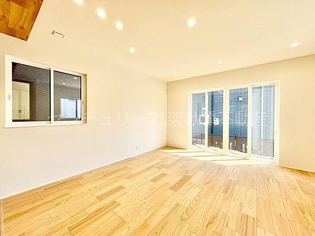 【LDK 18.0帖】南向き4面採光で明るいリビングです♪