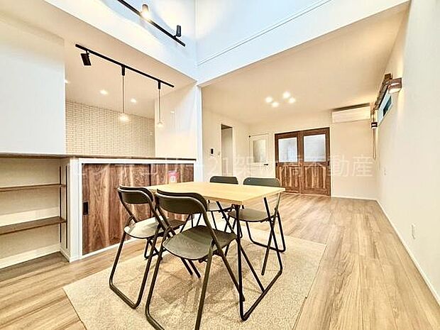 便利なワークスペース・リビング収納あり♪