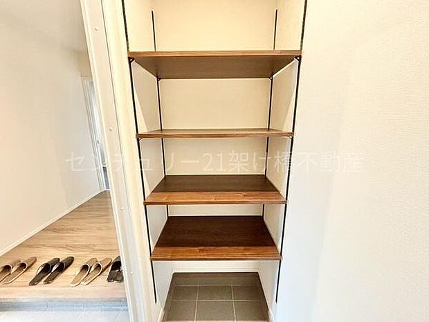 【玄関 土間収納】