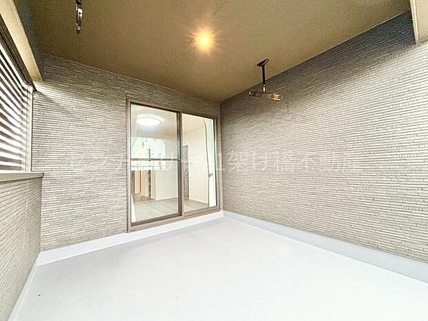 【南側バルコニー】日差しをたっぷり取り込む南面バルコニー♪雨の日も安心なインナーバルコニーです。