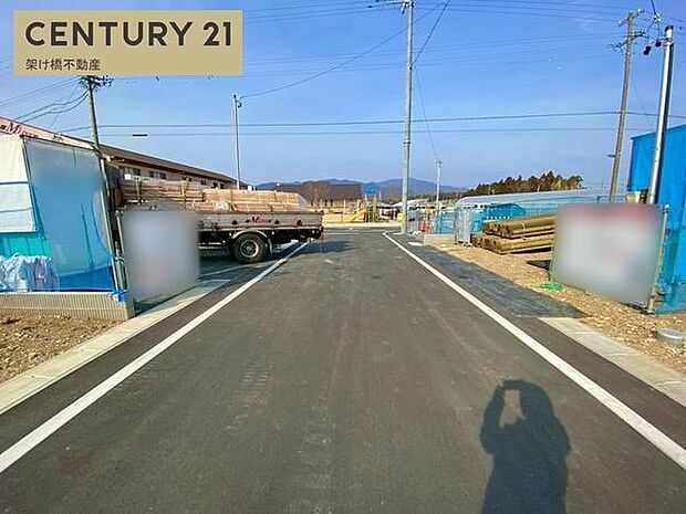 東側開発道路幅員約6m