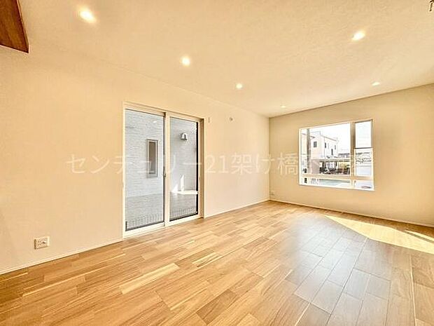 【ＬＤＫ 18帖】南向き2面採光で明るいリビング♪