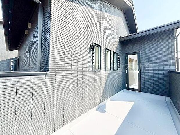 【南向きバルコニー】