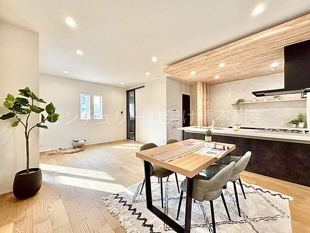 【LDK 19帖】キッチン側からも出入り可能な家事のし易い動線♪