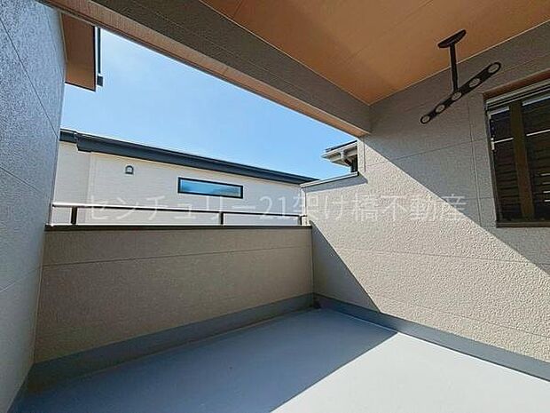 【南側バルコニー】日差しをたっぷり取り込む南面バルコニー♪雨の日も安心なインナーバルコニーです。