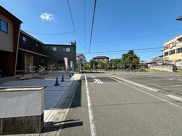 北側公道約6mあり、駐車も楽々◎