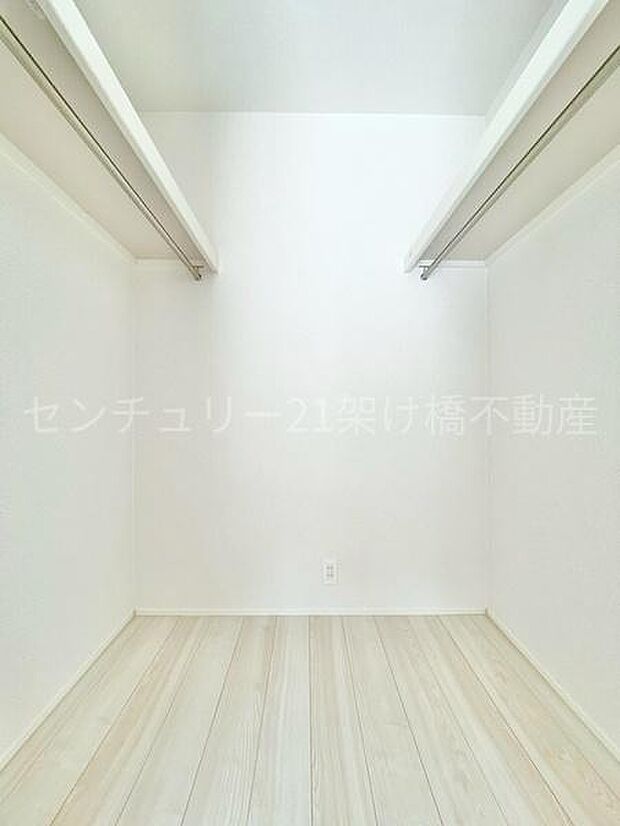 【2階　西側洋室8帖】ウォークインクローゼット