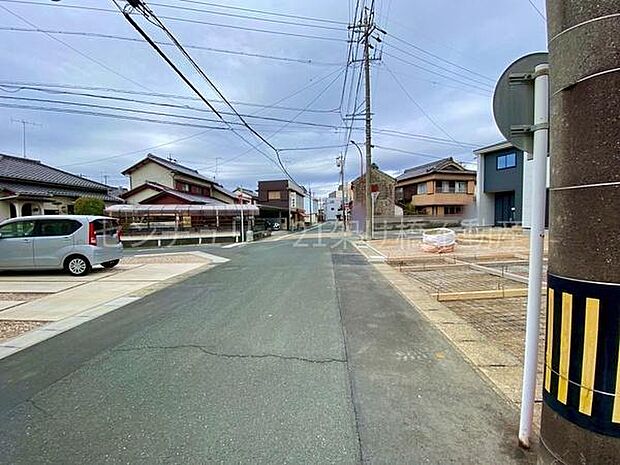 南側公道約6.05mあり、日当たり良好!駐車も楽々♪