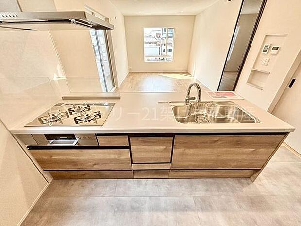 【システムキッチン】三口コンロ、グリル、浄水器、食器洗乾燥機つきでお料理が捗ります♪