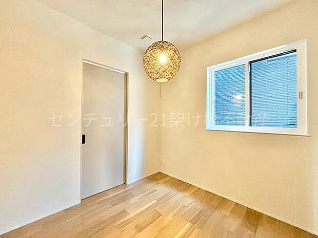 【1階 洋室 4.5帖】LDKとファミリークローゼットに繋がる動線の良い洋室♪