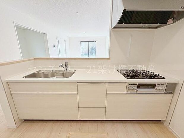 【システムキッチン】三口コンロ、グリル、浄水器付きシンクでお料理が捗ります♪