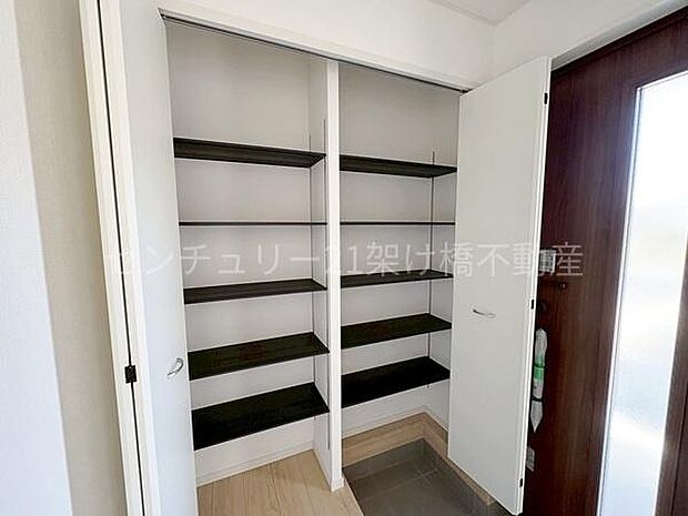 【シューズボックス】トールサイズのシューズボックスで家族みんなの靴が収納可能です◎