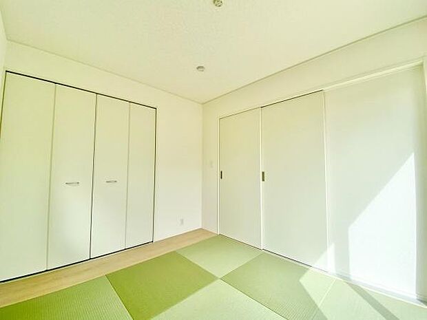 【リビング横和室 5.2帖】憩いの和スペース♪お子様の遊び場や、お勉強スペースとしても◎