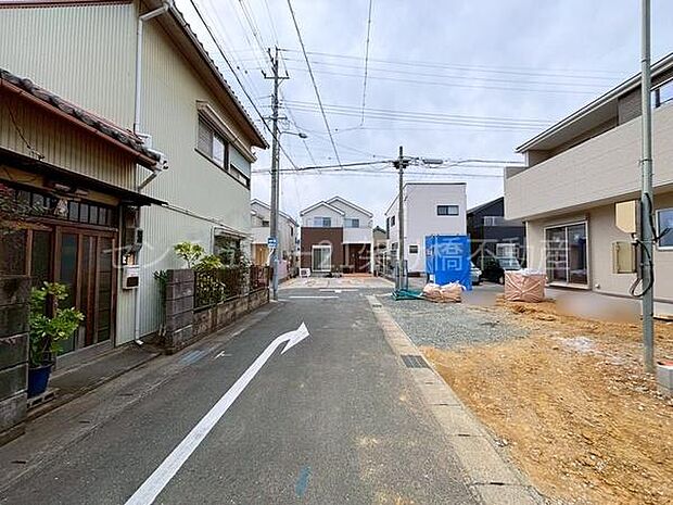 南側公道約4m西側公道約4.3m