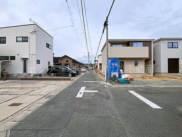 南側公道約4m西側公道約4.3m