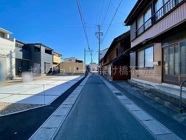 南西側公道約3.6m