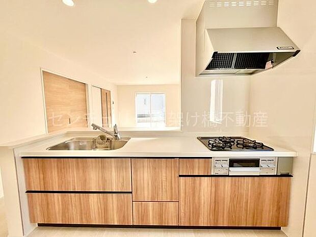 【システムキッチン】三口コンロ、グリル、浄水器付きシンクでお料理が捗ります♪