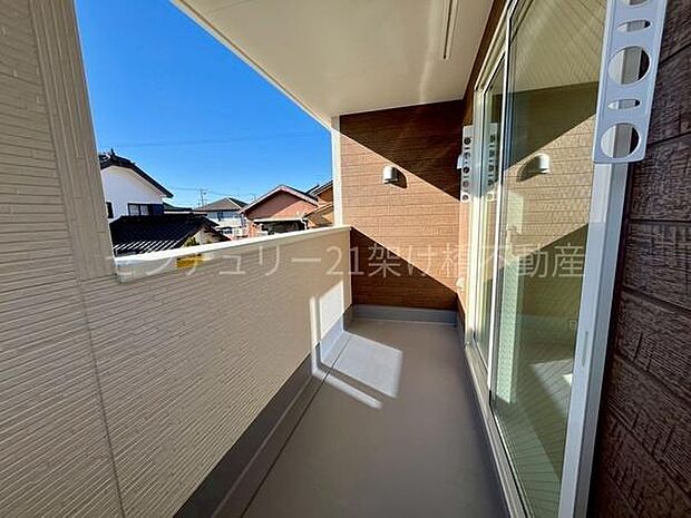 【南向きバルコニー】雨の日も安心なインナーバルコニーです。