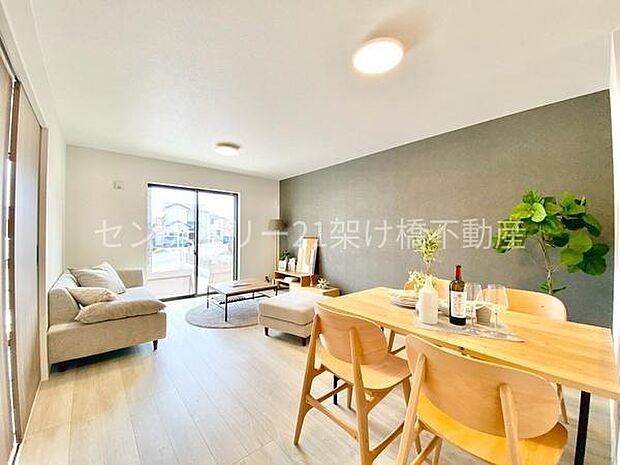 【LDK 16帖】お料理をしながらリビングを見渡せる人気の縦型LDK。