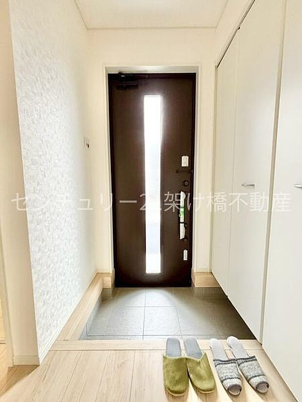 【玄関】土間収納付きで広々と使える玄関です◎