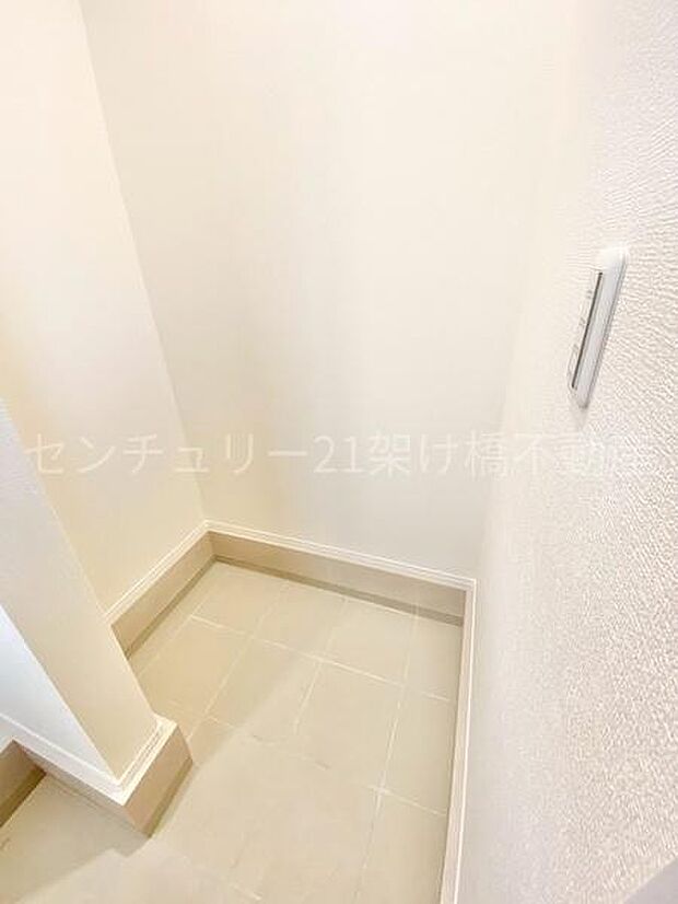 【土間収納】土汚れの気になるアウトドア用品なども収納可能です♪