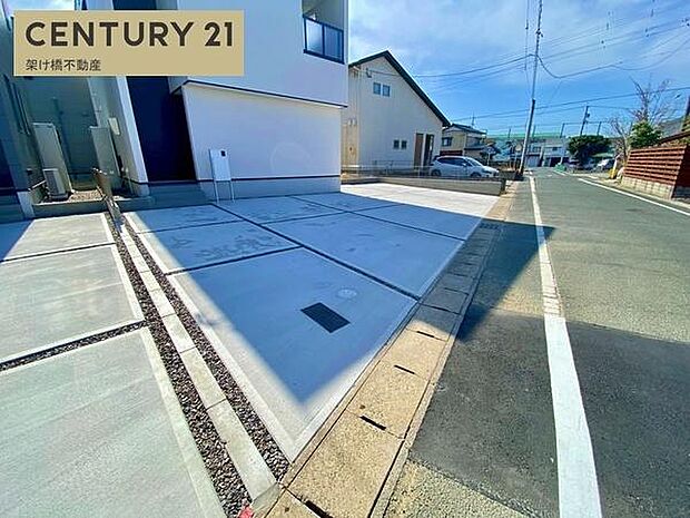 ●駐車たっぷり並列4台可能◎