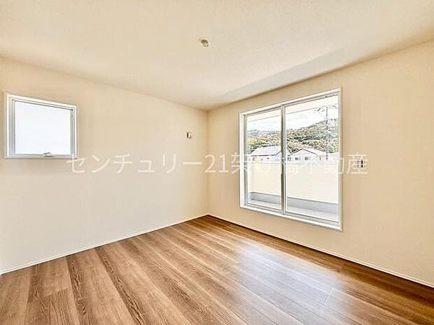 【2階 洋室 7帖】別角度こちらからバルコニーに出られます♪