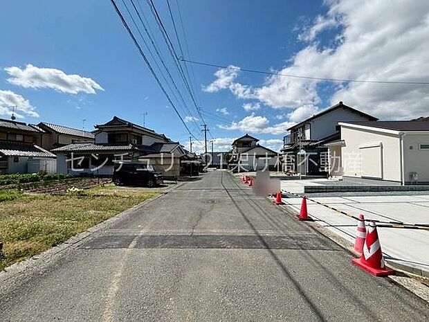 南側公道約6mあり、日当たり良好!!駐車も楽々♪