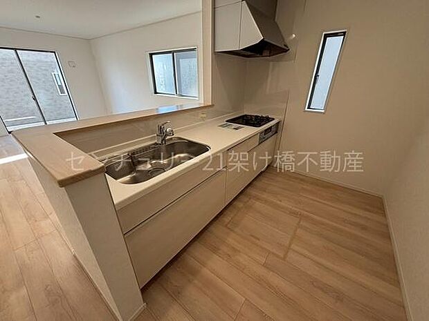 【三口コンロ】便利な三口コンロ・グリル付きでお料理もはかどります♪