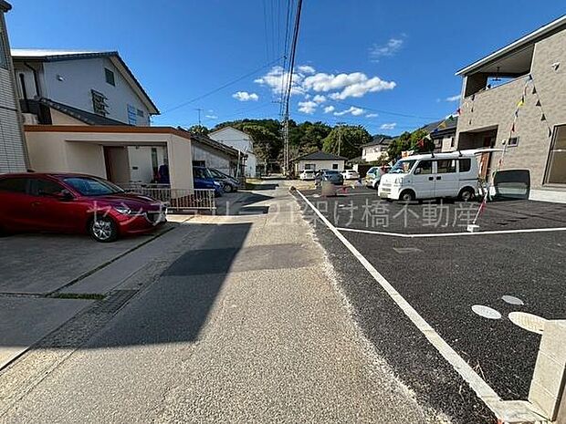 南西側公道幅員約4m