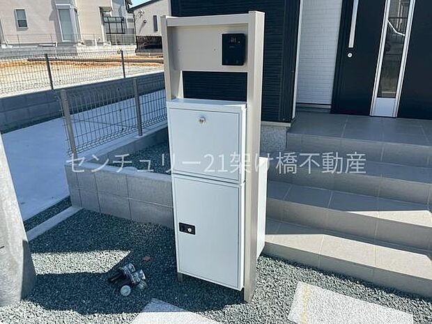 【玄関ポスト・インターホン】便利な宅配ボックスつき◎