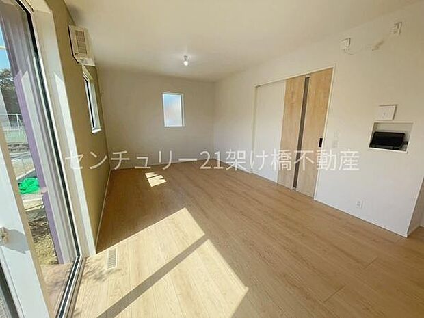 【LDK 17帖】南面採光で明るいリビングです♪