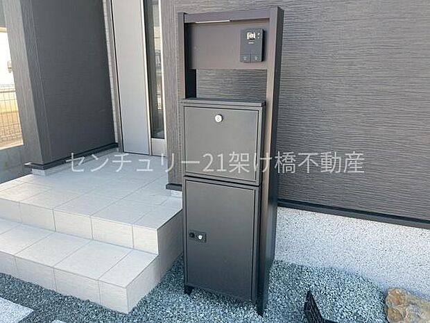 【玄関ポスト・インターホン】便利な宅配ボックスつき◎