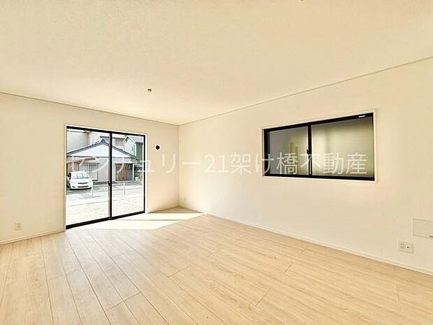 【LDK 16帖】南向き2面採光で明るいLDK