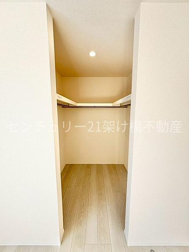 【2階 洋室 7帖】ウォークインクローゼット季節物の収納も安心です♪